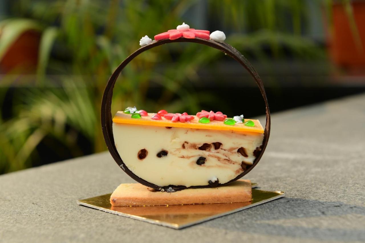 Radisson Blu Hotel Guwahati Eksteriør bilde A semifreddo