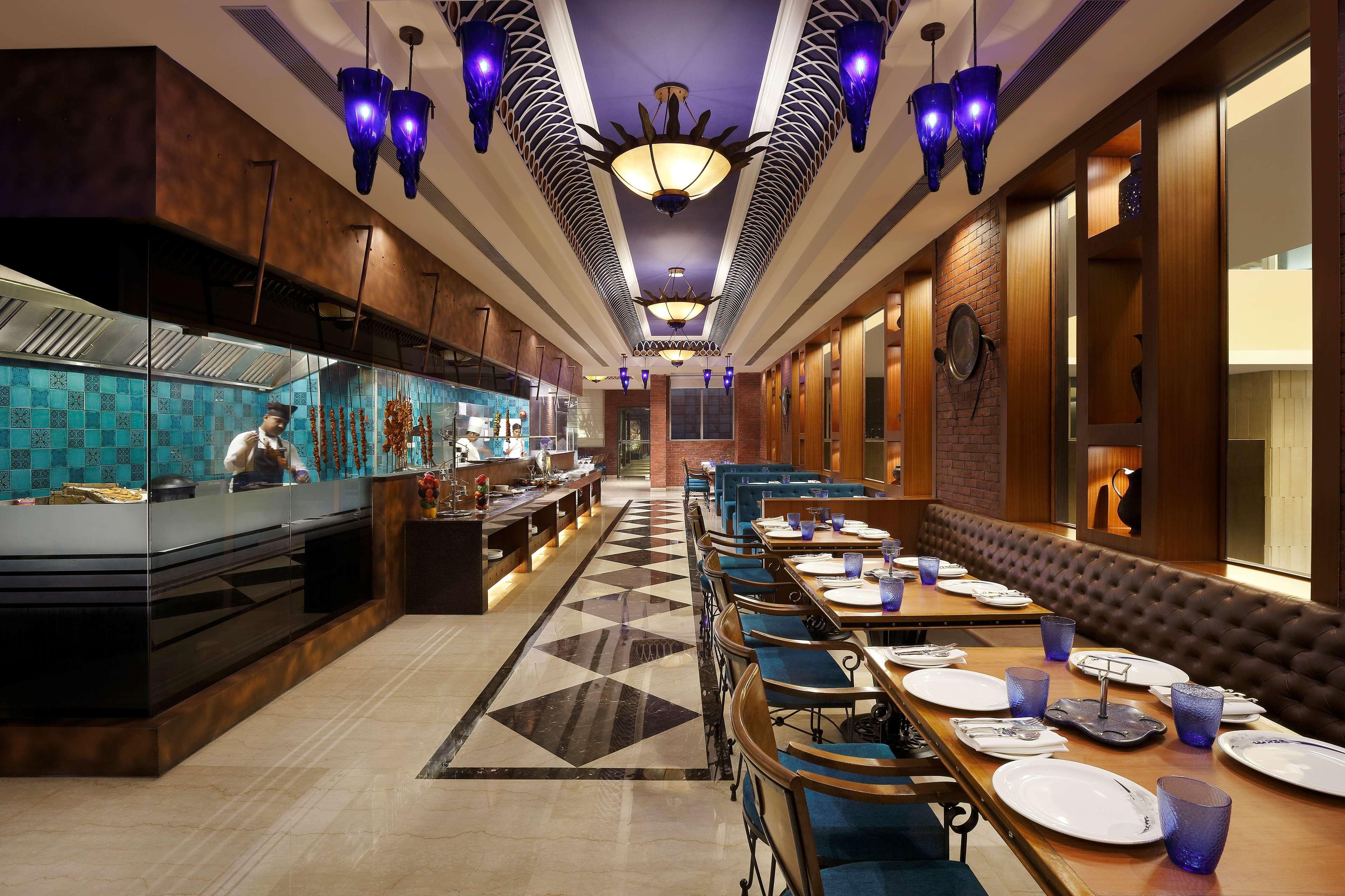 Radisson Blu Hotel Guwahati Eksteriør bilde The restaurant