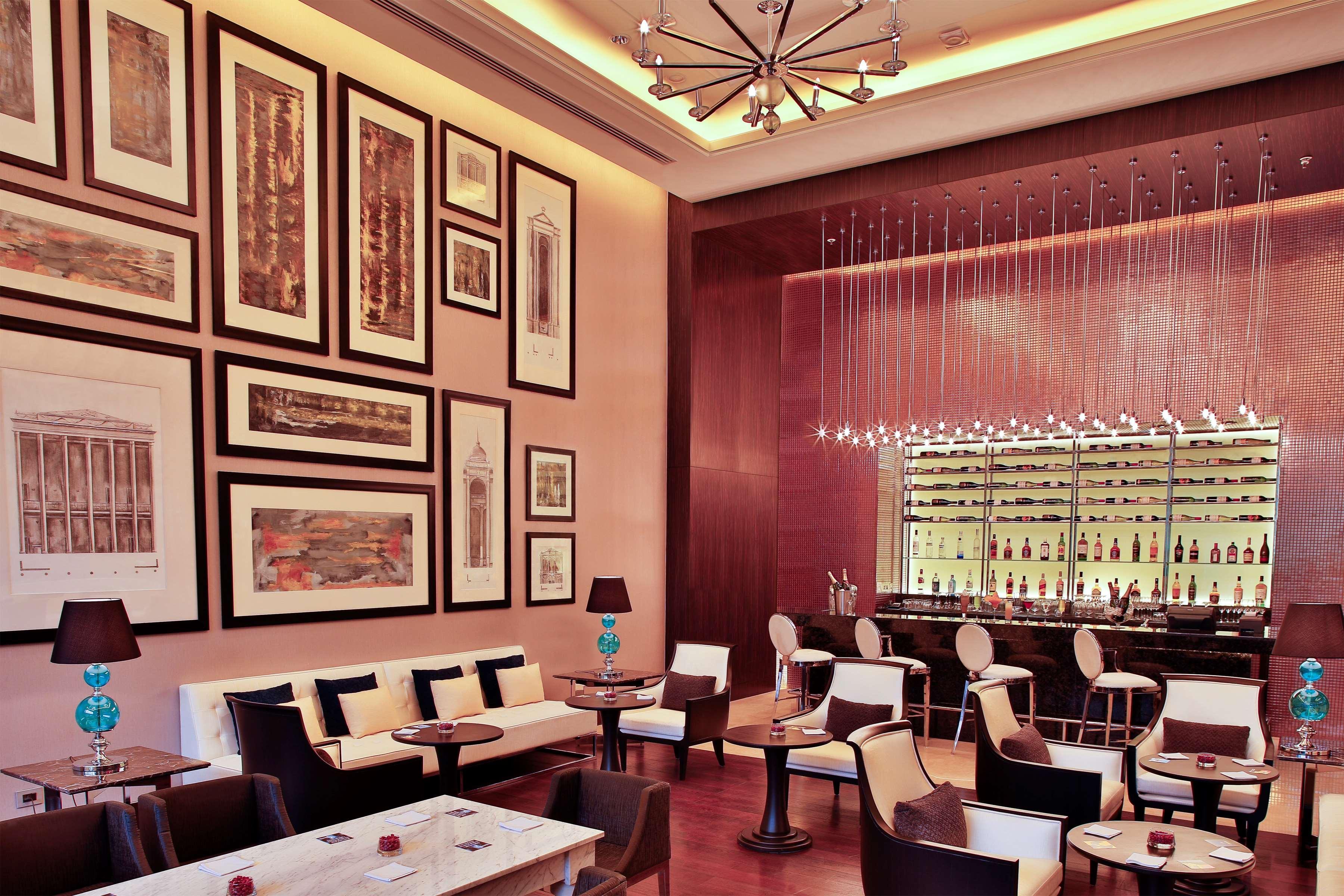 Radisson Blu Hotel Guwahati Eksteriør bilde The bar at the hotel