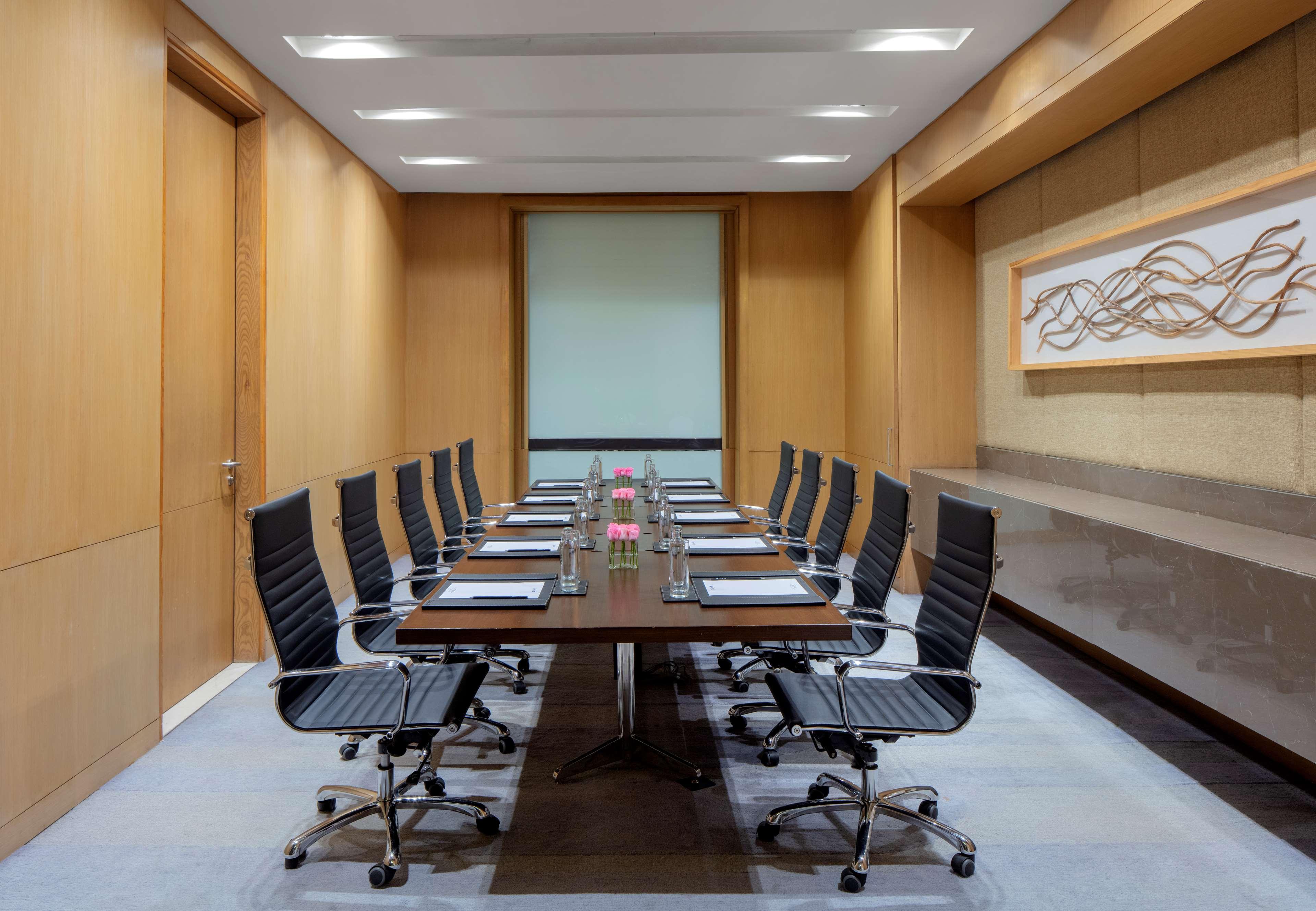 Radisson Blu Hotel Guwahati Eksteriør bilde Meeting room