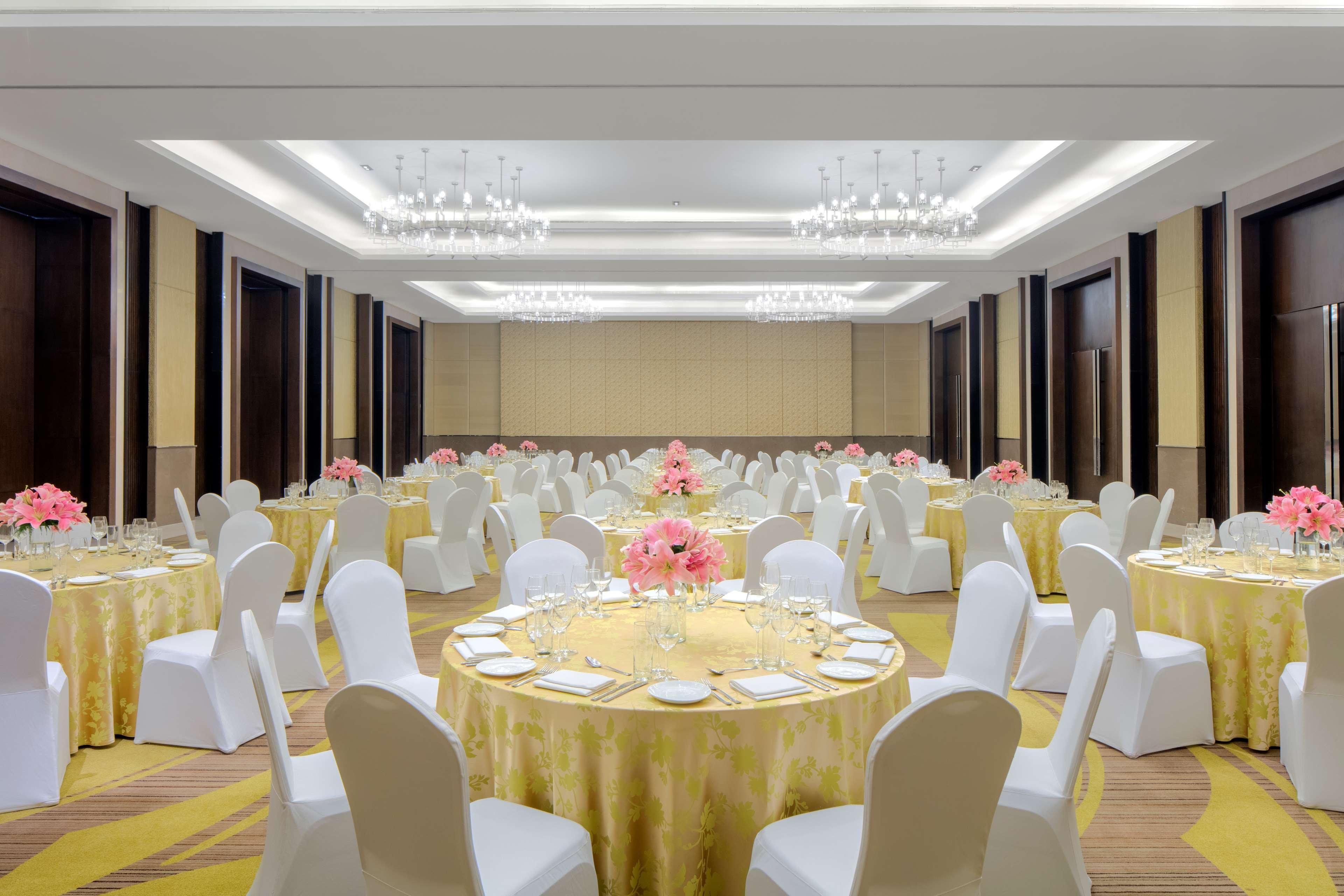 Radisson Blu Hotel Guwahati Eksteriør bilde The ballroom