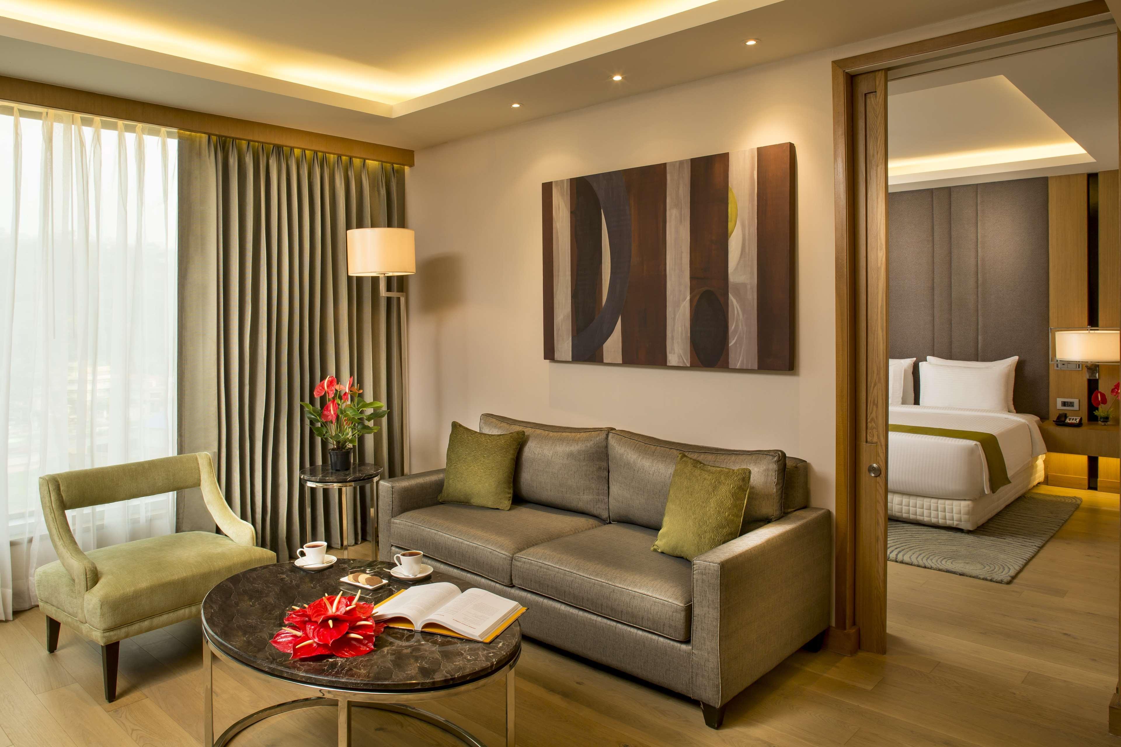 Radisson Blu Hotel Guwahati Eksteriør bilde Suite at the Park Hyatt Hyderabad