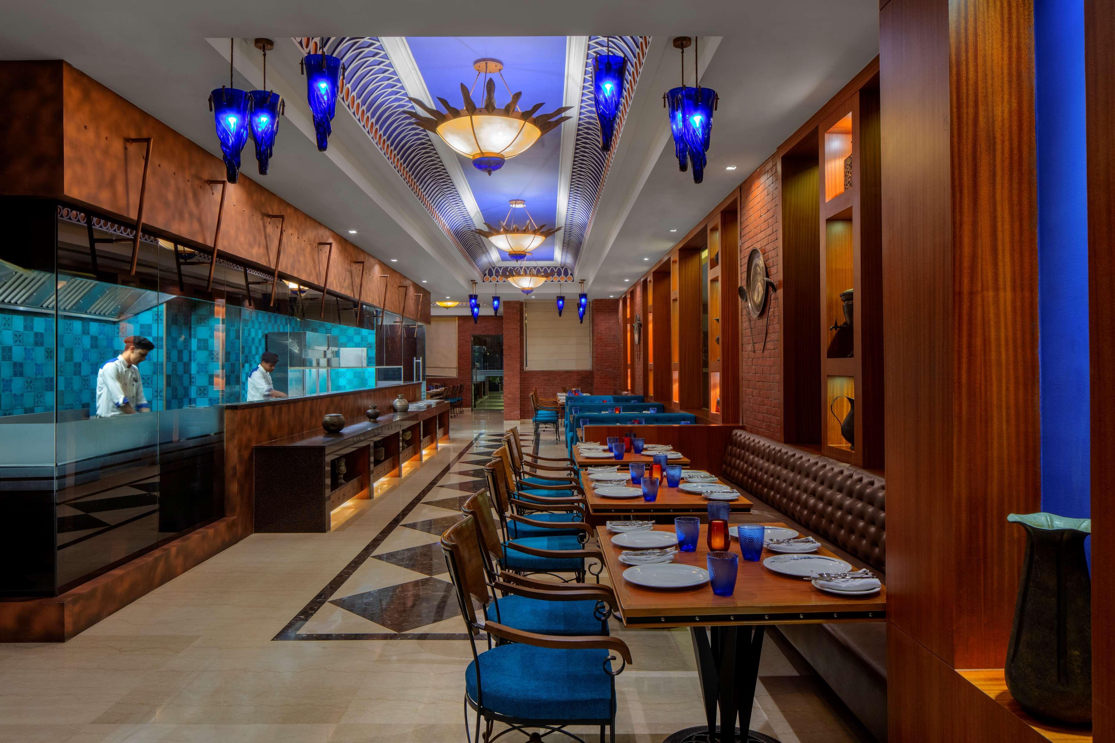 Radisson Blu Hotel Guwahati Eksteriør bilde The restaurant