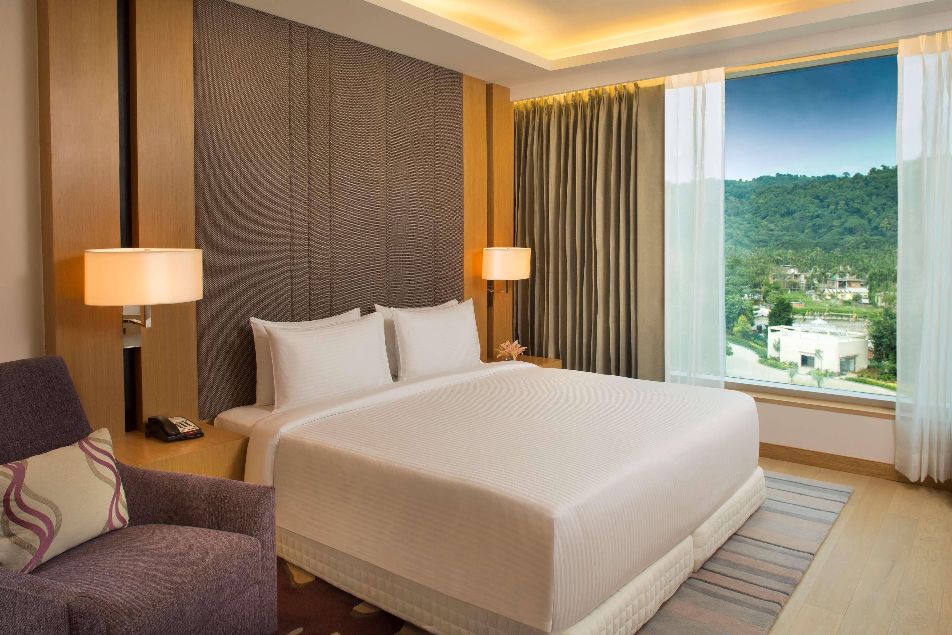 Radisson Blu Hotel Guwahati Eksteriør bilde Deluxe Room