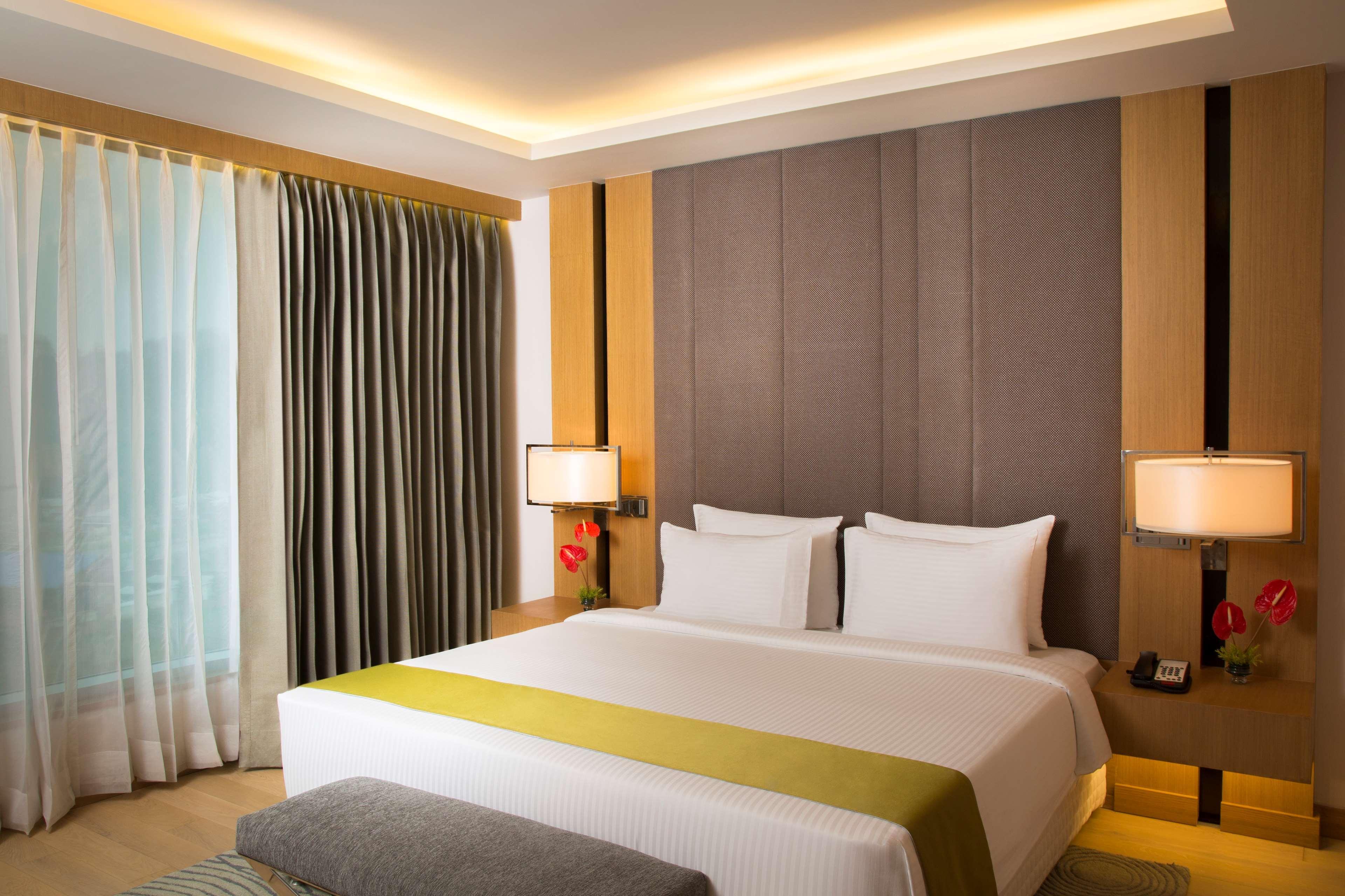 Radisson Blu Hotel Guwahati Eksteriør bilde A bedroom at the hotel
