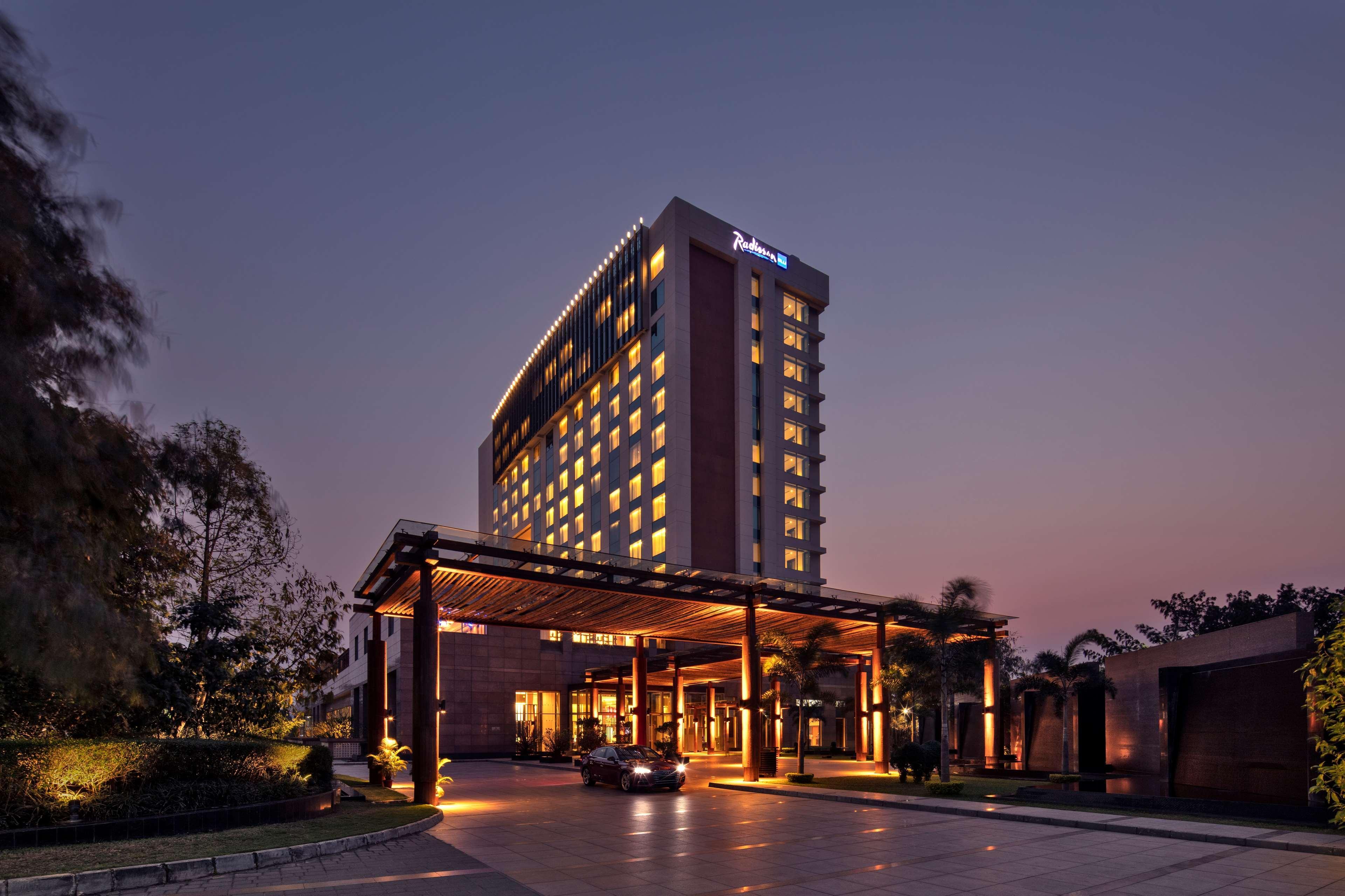 Radisson Blu Hotel Guwahati Eksteriør bilde The Royal