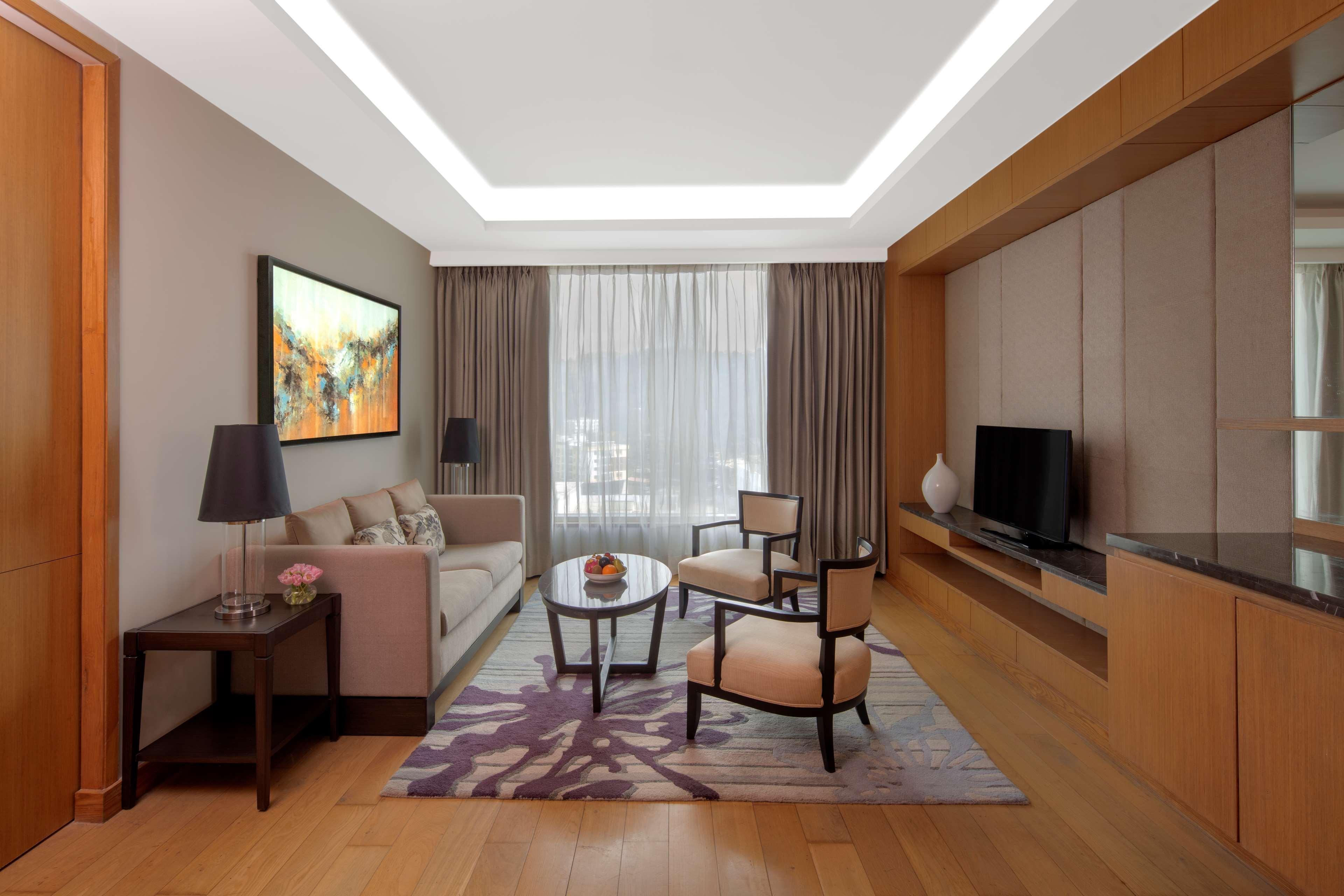 Radisson Blu Hotel Guwahati Eksteriør bilde Living room