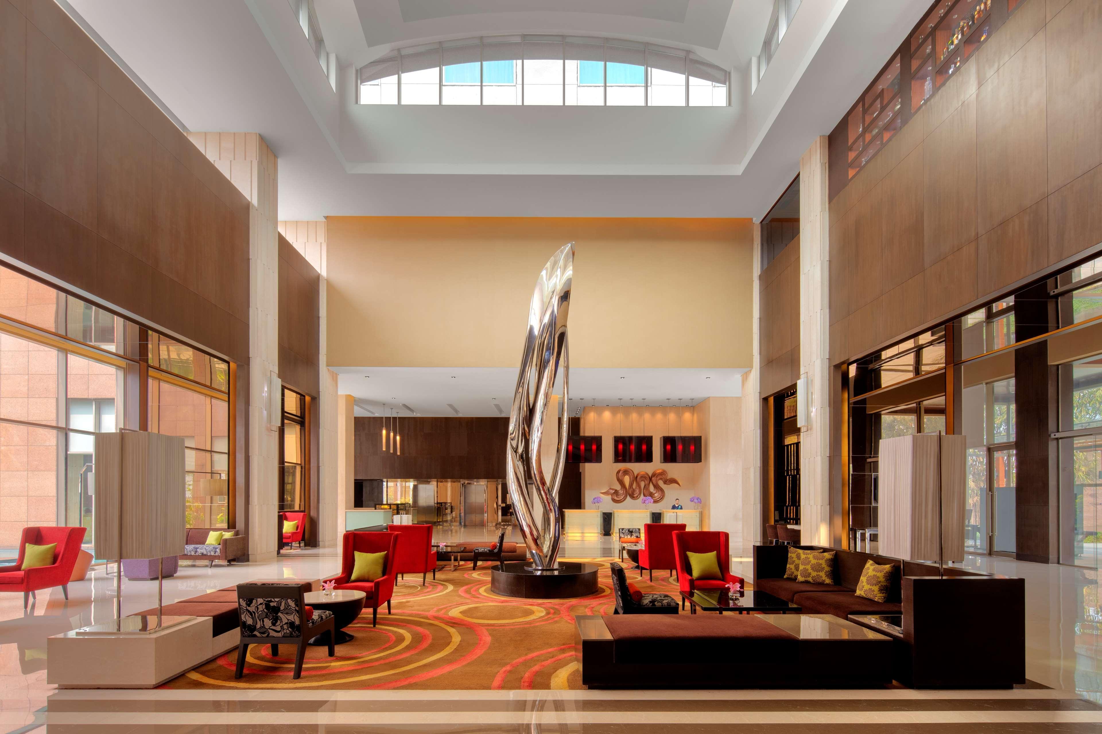 Radisson Blu Hotel Guwahati Eksteriør bilde Lobby
