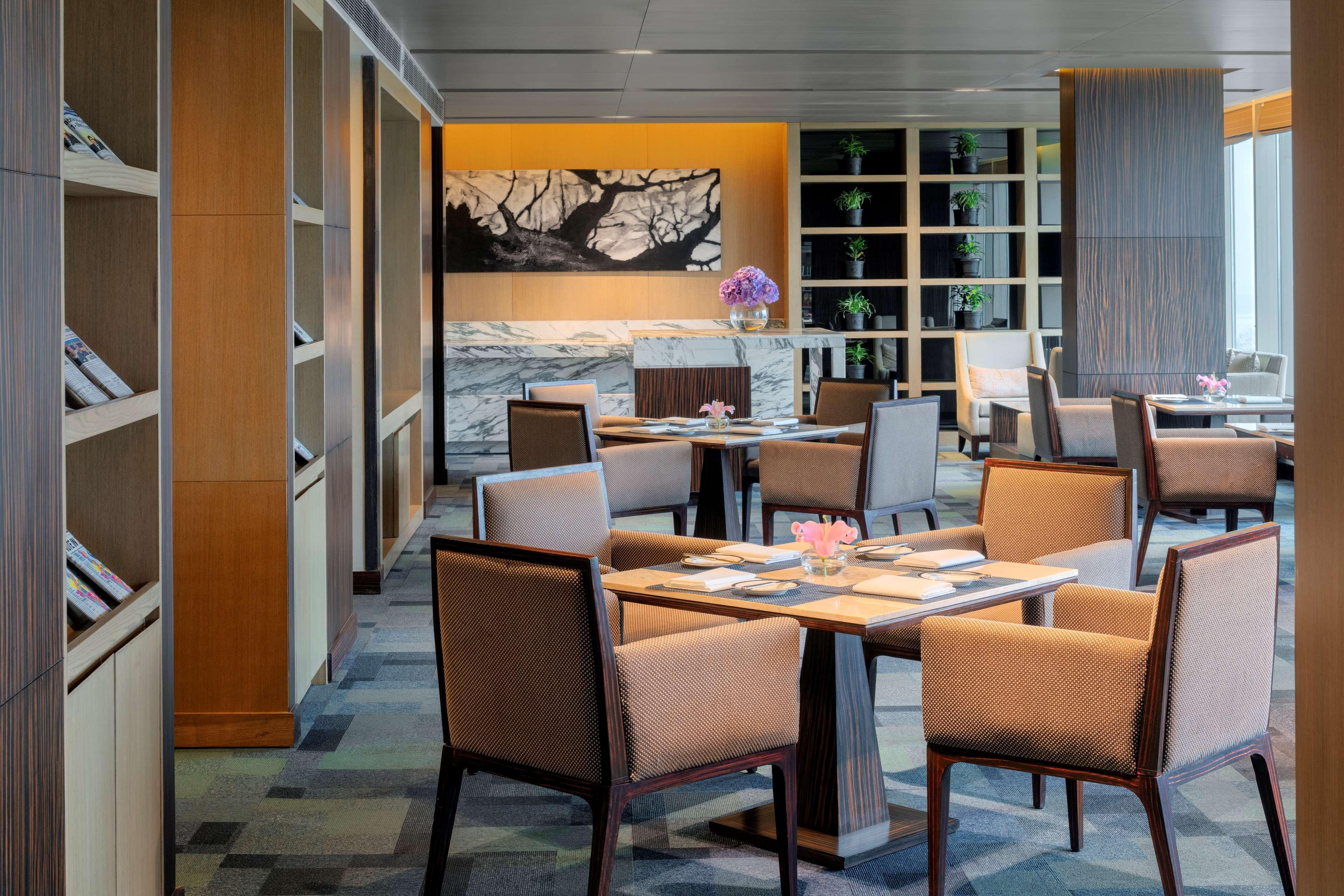 Radisson Blu Hotel Guwahati Eksteriør bilde The Club at Hong Kong International Airport