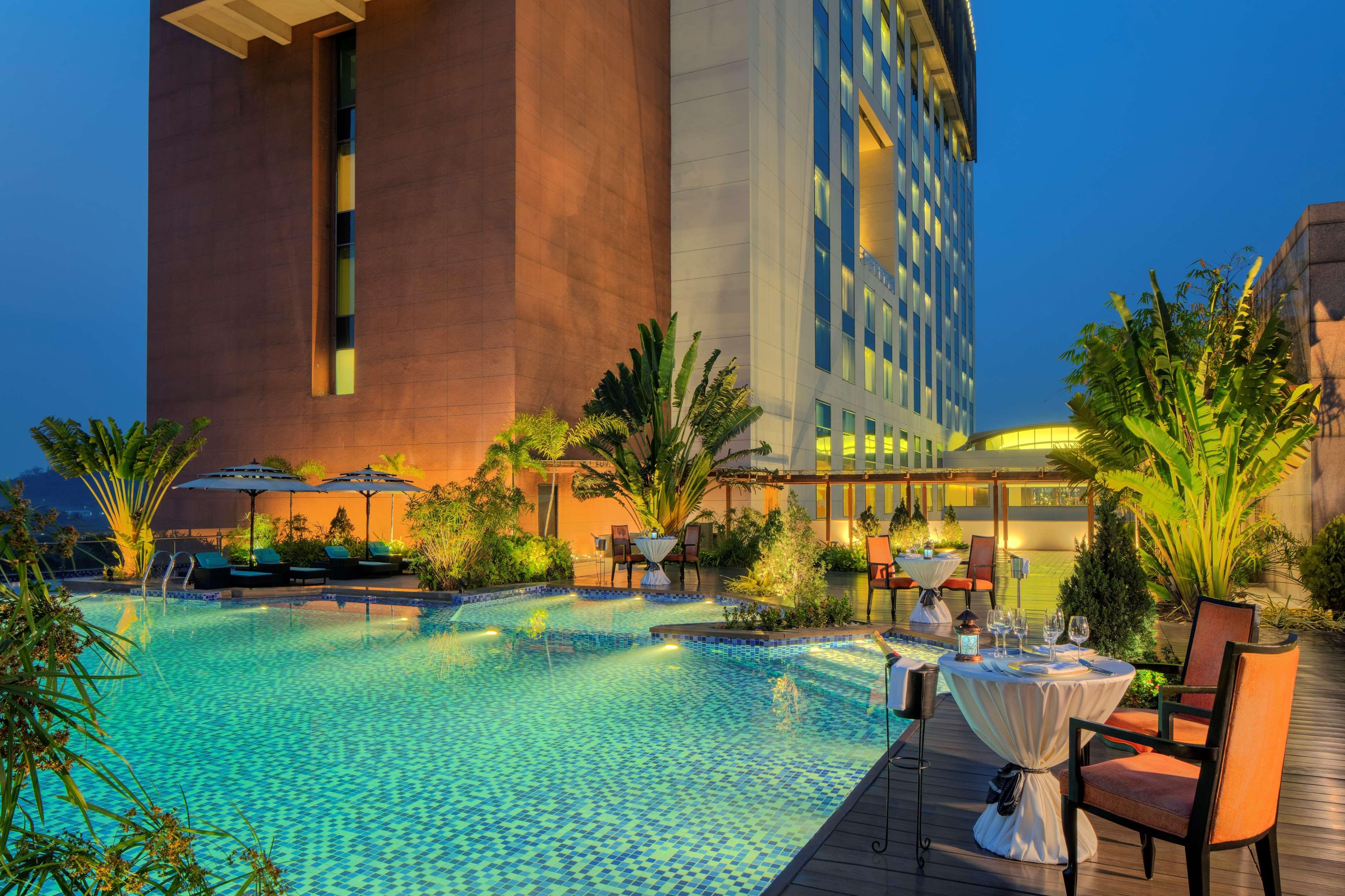 Radisson Blu Hotel Guwahati Eksteriør bilde The pool at the hotel