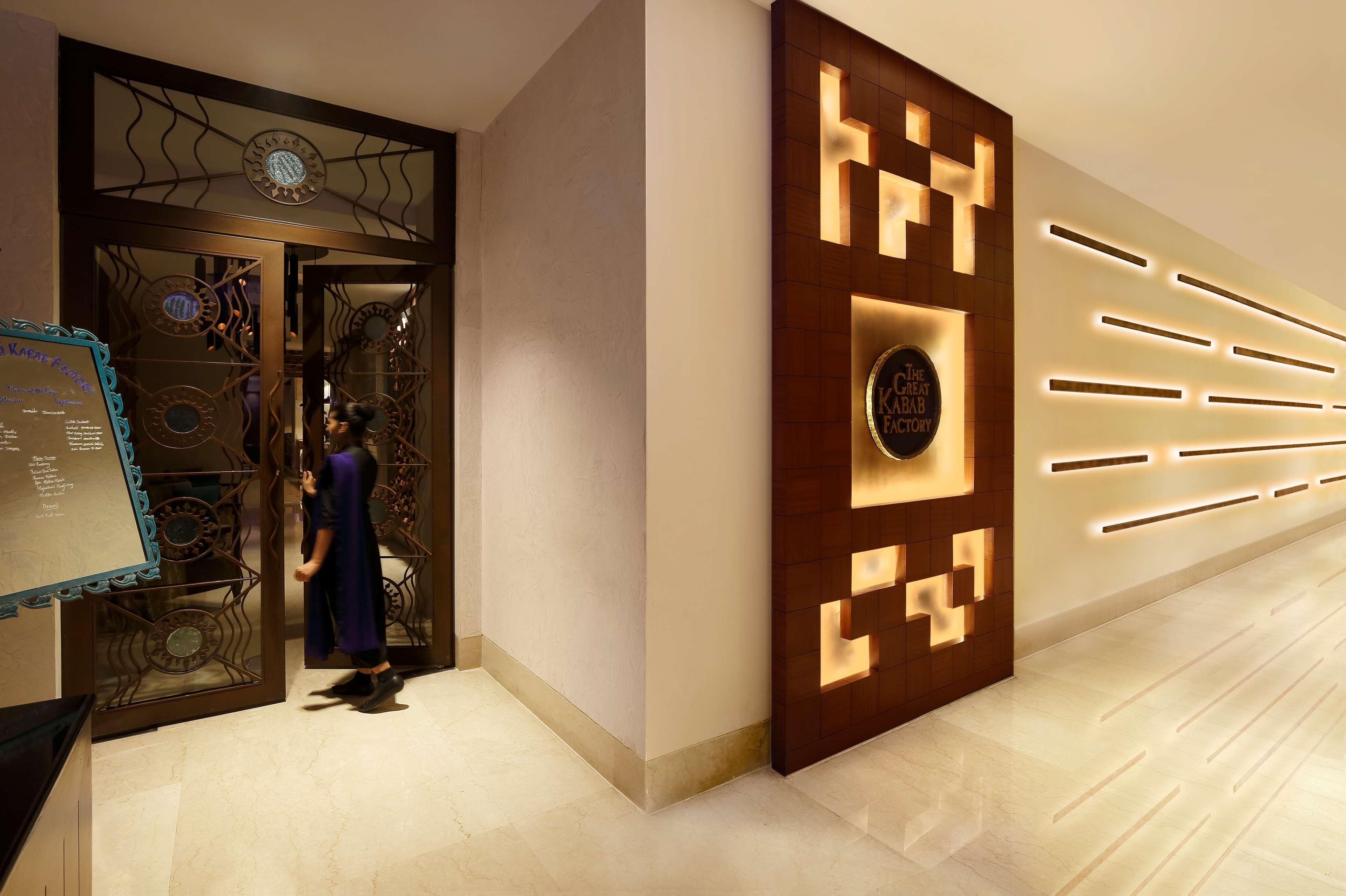 Radisson Blu Hotel Guwahati Eksteriør bilde The Oberoi Mumbai