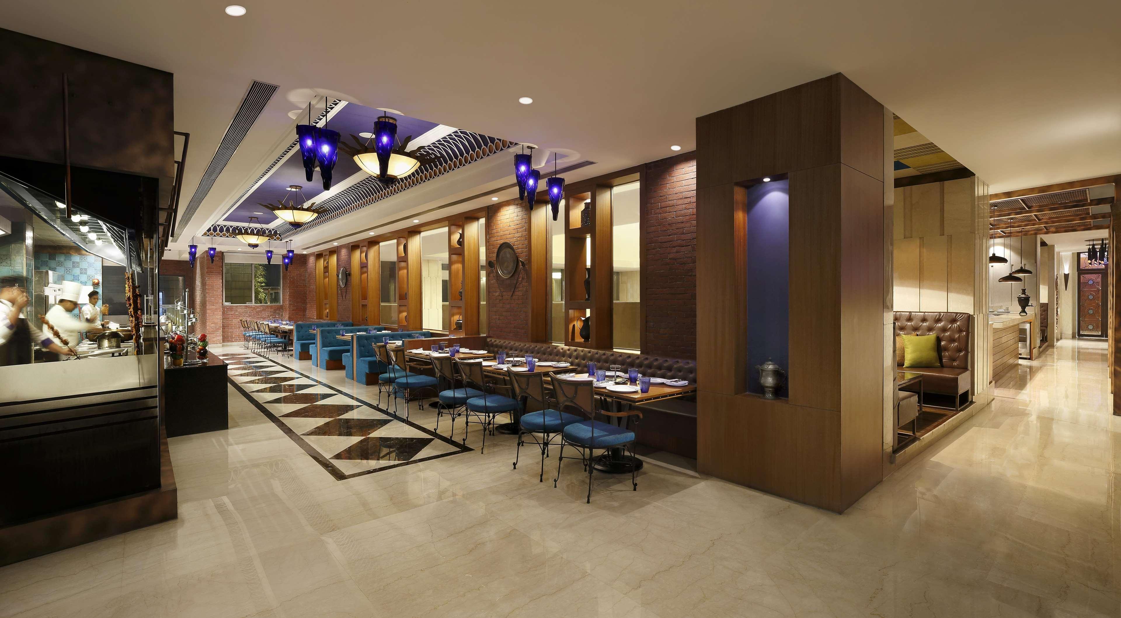 Radisson Blu Hotel Guwahati Eksteriør bilde The restaurant