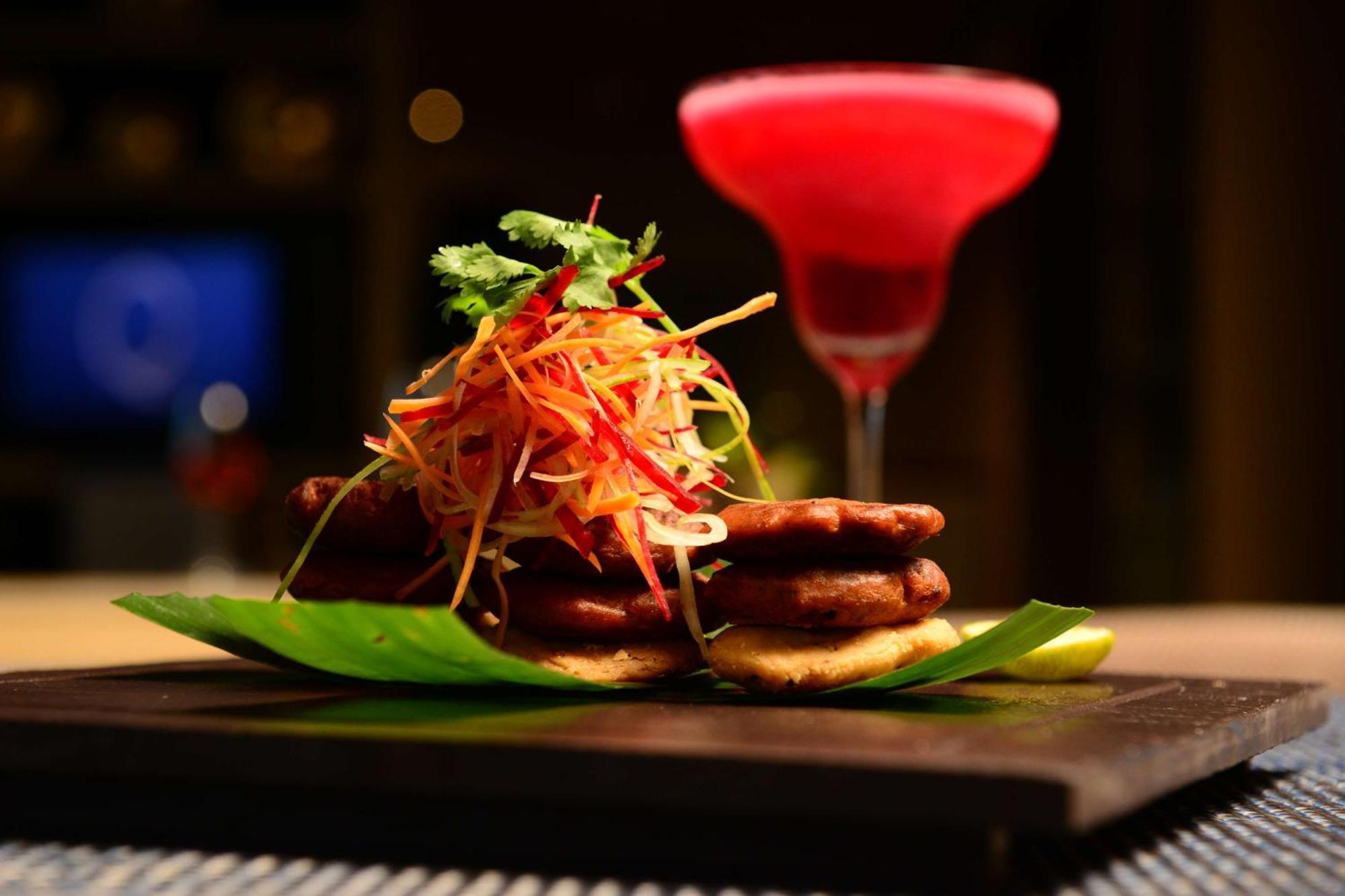 Radisson Blu Hotel Guwahati Eksteriør bilde A cocktail and a snack