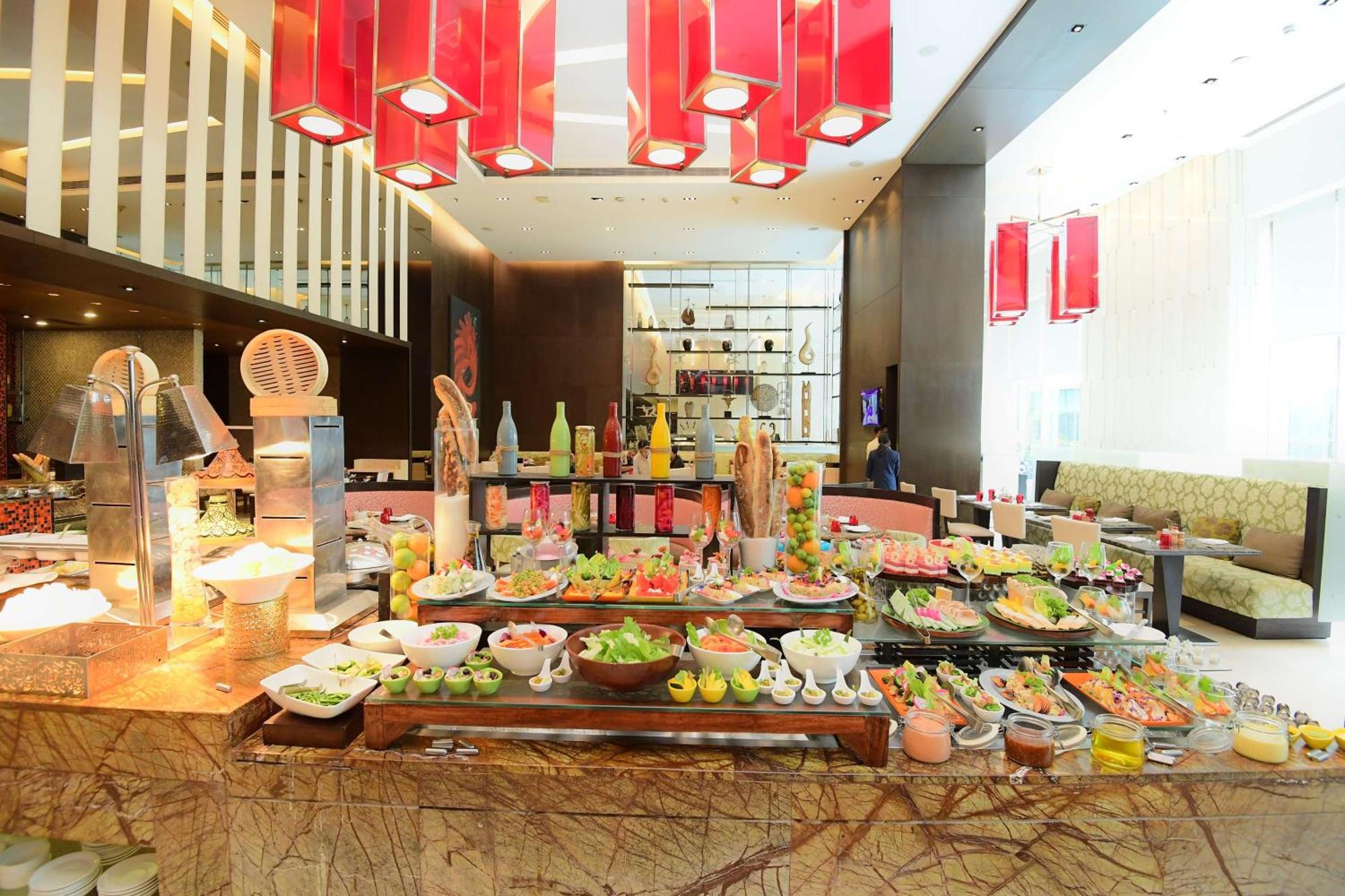 Radisson Blu Hotel Guwahati Eksteriør bilde A salad bar
