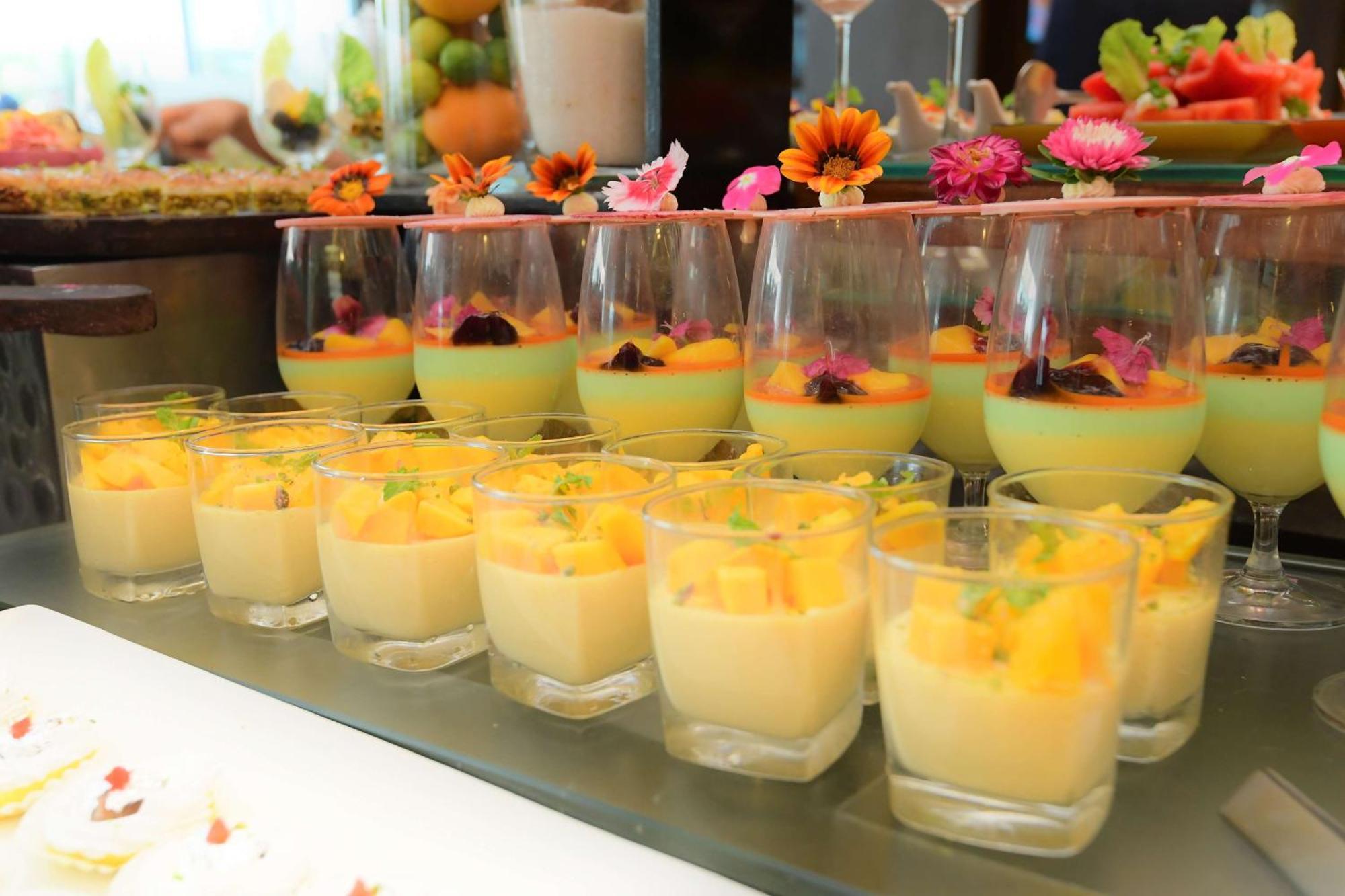 Radisson Blu Hotel Guwahati Eksteriør bilde Mango pudding